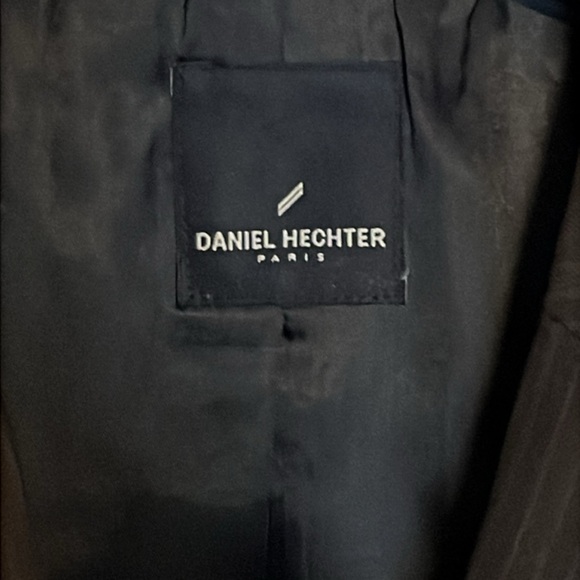 Daniel Hechter 2 button suit. 50 coat 45 pant. Dark brown w/ blue pinstripe - Picture 4 of 14
